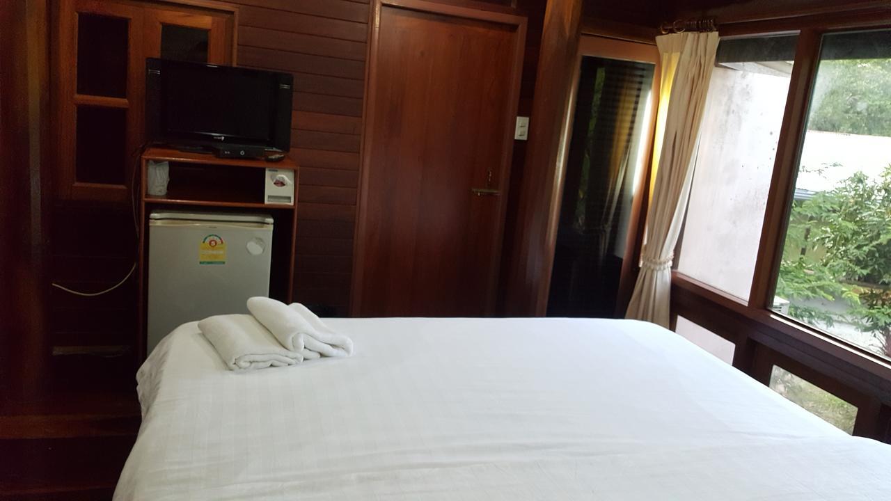 Ruean Mai Chai Khlong Amphawa Εξωτερικό φωτογραφία
